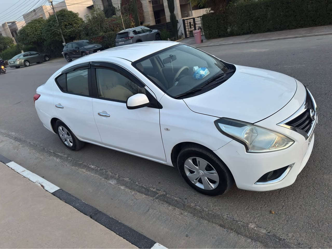 صني ٢٠١٨ عراقيه
بليت زرقه مرغوب
قطعتين صبغ جاملخ خلفي و صندوق خلفي و شبر بالبونيت بدون دواخل
ماشيه ١٦٣ كيلو
كير محرك تبريد بشرط
مصرف ما بيها
سياره كلش نظيفه
تحويل بشرط

مكان السياره اربيل
*********** أربيل, العراق
