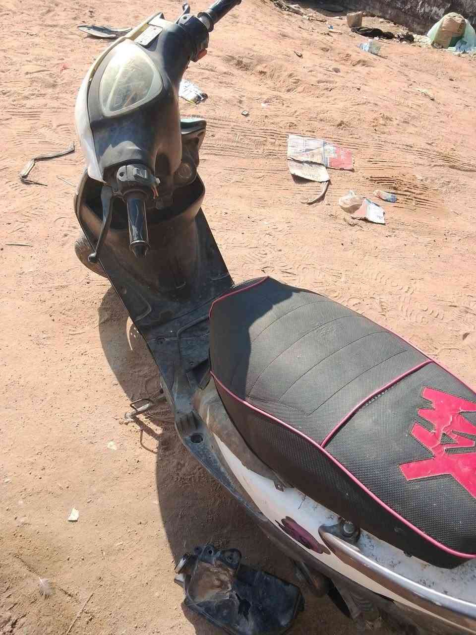 السلام عليكم شباب دراجه ماكس للبيع متروكه سعره 250 كوم حديد شغاله بس بيع كوم حديد نقصه قبق هندر وصوندات بنزين مكان كربلاء الحزام الخظر ***********
