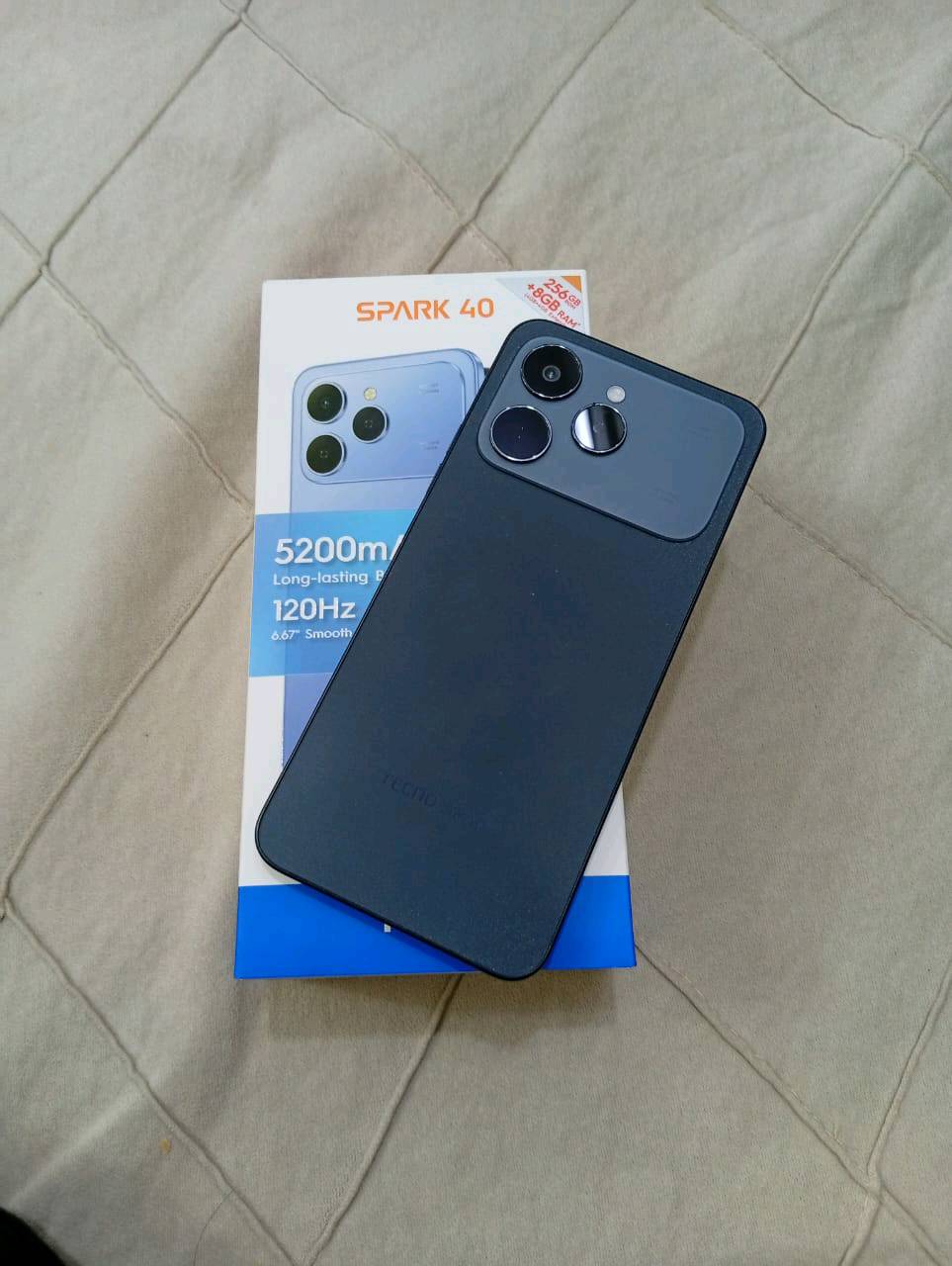 TECNO Spark 40 
الذاكرة256 
البطارية العملاقة 5200
120 هيرتز
الجهاز مكفول بوضع الشركة النضافة100 وياه غراضة 
السعر210
المكان بغداد البلديات 
واتساب ***********