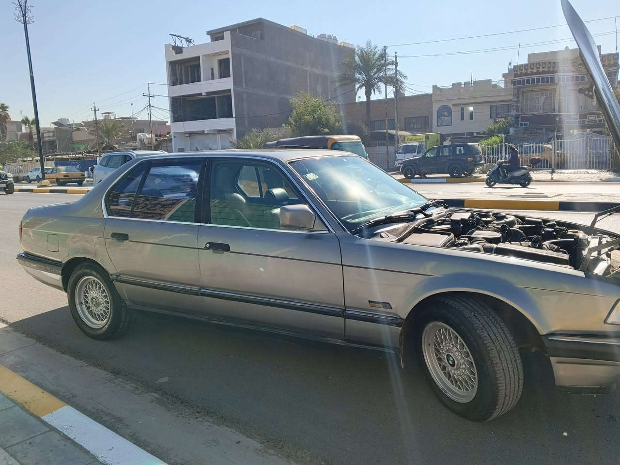 بي ام موديل1989 حجم735 كير اتوماتيك  ملاحظه بيه تخيير بل نمره كير تجي وتفحص  محرك3500 محرك كفاله صالي شاده بل شهرين
تبريد ثلج كلشي بيه شغال وبسمي سنويه بل 29 تنتهي
رقم 📱***********
عنوان بغداد البلديات 
سعر 48 بيه مجال
