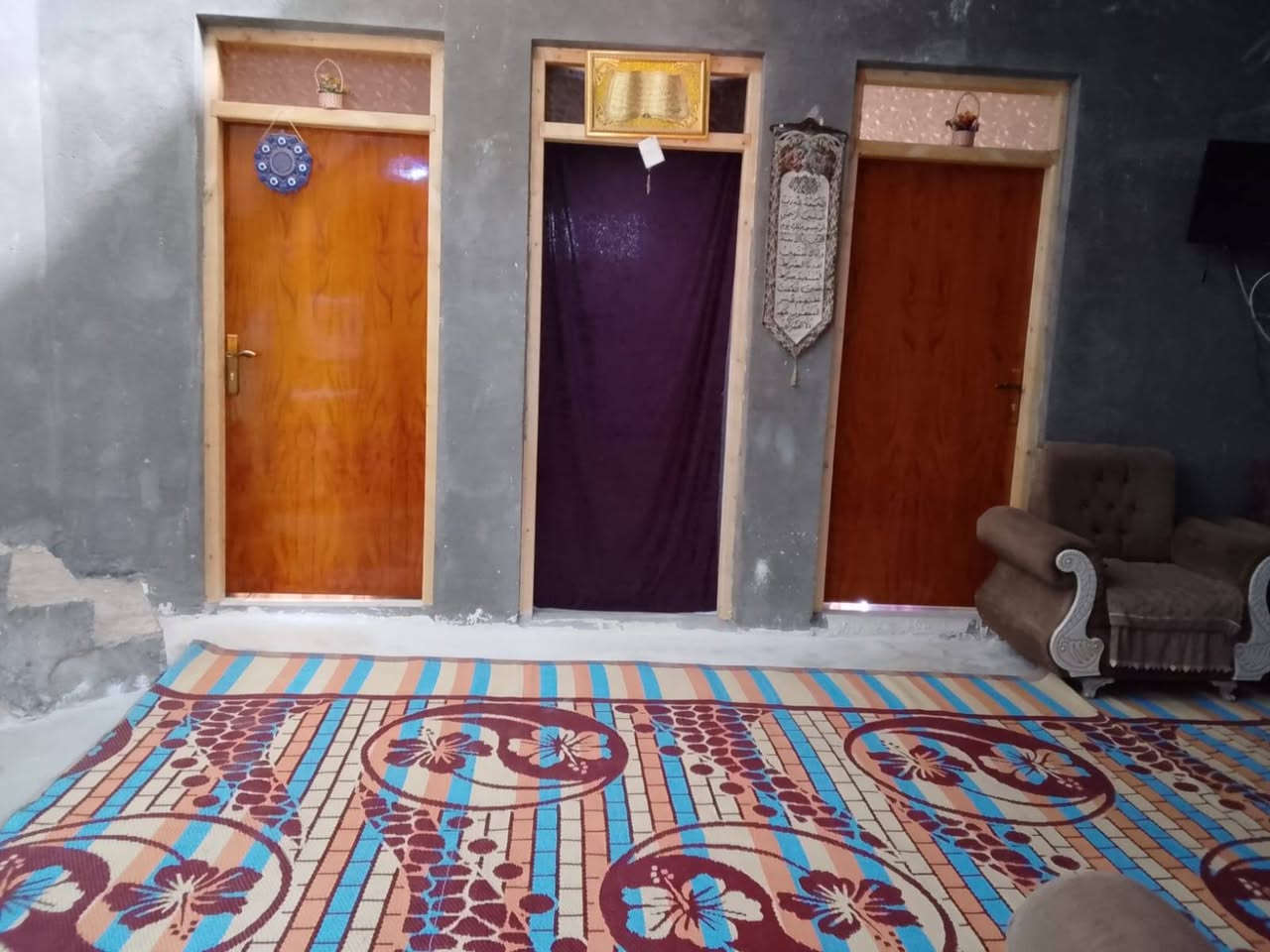 سلام عليكم بيت للبيع مكان الكوت الفظلية يتكون غرفه2 صاله دوانيه مطبخ /الستفسار ***********
