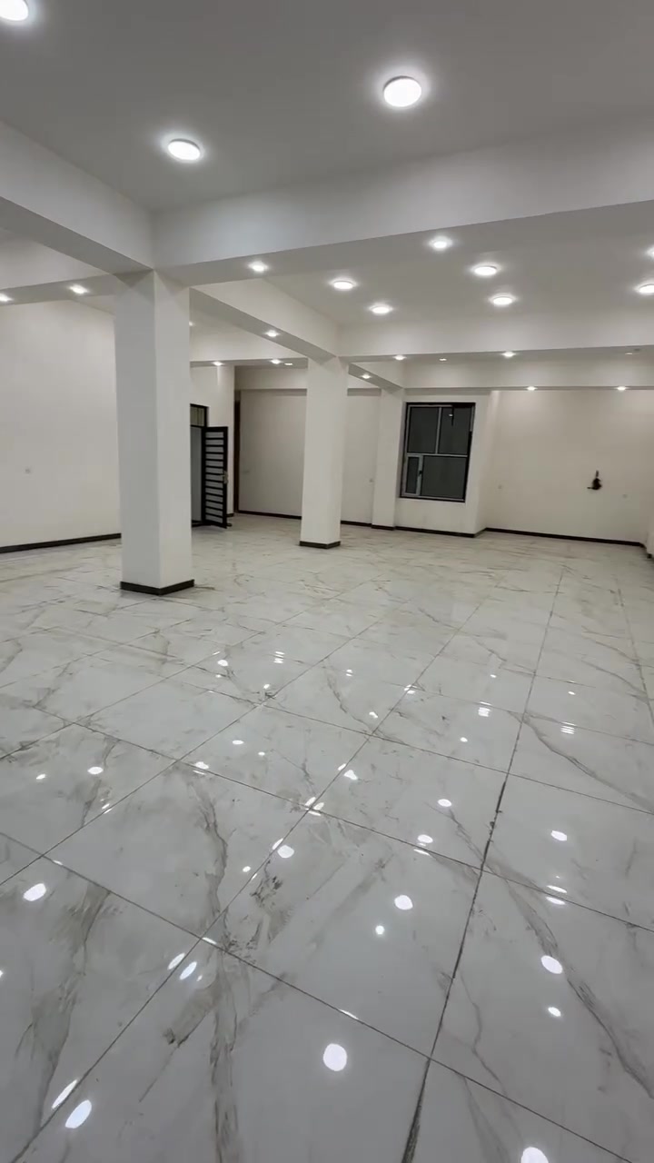 السلام عليكم
بنايه تجاريه للايجار مساحه 250م واجهه 12.5 نزال20

متكونه من 3 طوابق وغرفه حارس

كل طابق يحتوي على خدمات

كذلك تحتوي على مصعد للاشخاص ومنظومه حريق ودرج طوارئ

البياع الاولى شارع 20 مقابل مجمع الزوالي

للاستفسار ***********

***********
