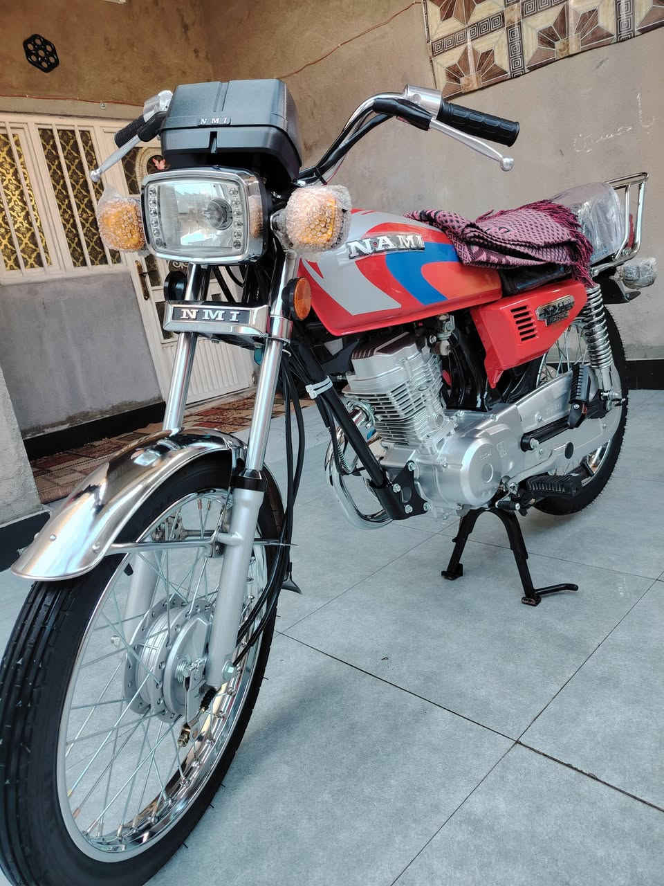 للبيع السعر ٩٠٠ بدون اوراق ***********
