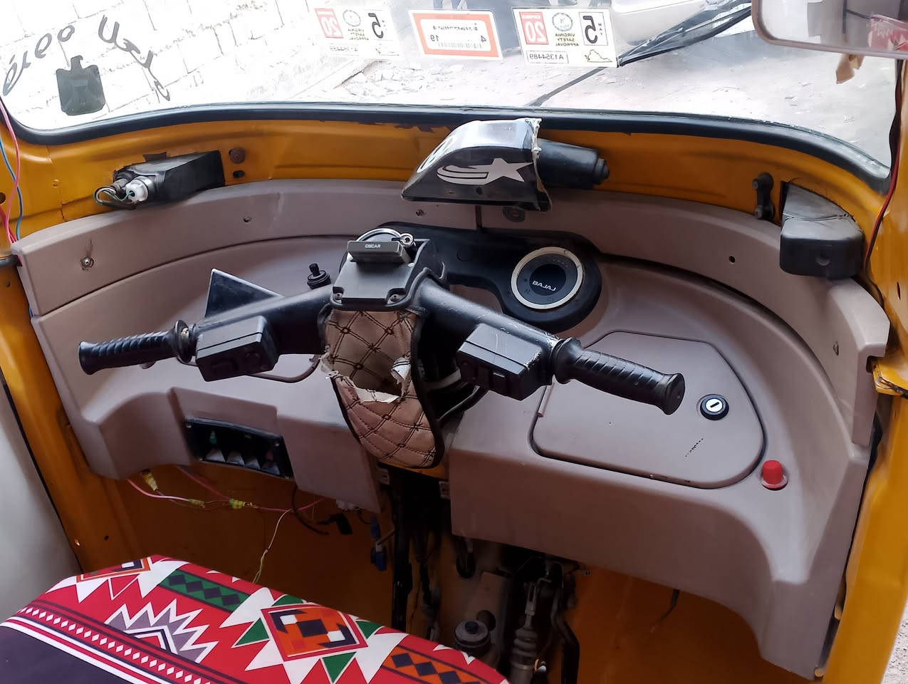 تكتك باجاج مديل 18 رقم وسنوية 
محرك 21 كهربائية كلشي شغال 
السعر 5500وبيها مجال
المكان البصرة ابو صخير 
الرقم ***********
