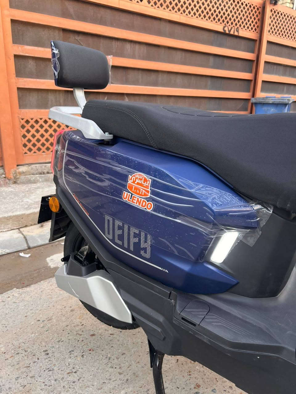 سلام عليكم ورحمه الله وبركاتو 
دراجه شحن الصاعقه موديل 2025 
ملف 2000 عدد البطاريات 6 كبار جرافك
عدد التحويلات 3 عداد السرعه 75 
عداد الكيلو متر 1355تقطع مسافه 70 k
لون مميز نيلي الملكي السعر 950 وبيه مجال بسيط جدا مكاني بغداد الزعفرانيه للااستفسار اتصل ***********
