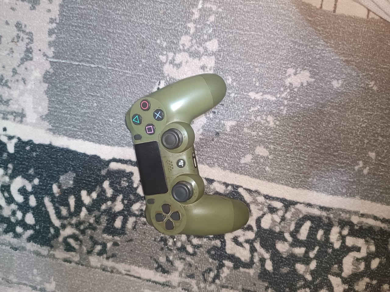 بلي 4 نظيف مامفتوح
داخلة 2 العاب وبي رصيد 
قابل للتهكير .السعر 350 وبي مجال .ركز بي مجال 
للتواصل ***********
المكان .بغداد مدينة الصدر
