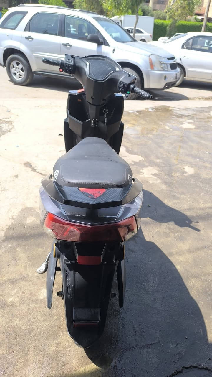 ماطور شحن للبيع
ملف وعقل شرط 
ملف 2000 
بطاريات دبل مسطره 6 شرط فحص 
لايت عالي وناصي ايشاير كلها شغاله 
يمشيك 40 لي 50 كيلو حسب سرعه 
عنوان موصل ايسر حي الكندي 
سعر 400 بي مجال 
***********
