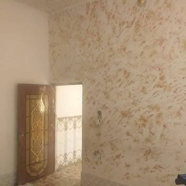 يتوفر شقة أرضية كبيرة للأيجار..
تتوفر شقة أرضية معزولة مدخل منفصل تعتبر مشتمل معزول تحتوي على ..
غرفة كبيرة ٥ ونص متر × ٤ متر
صالة ٣ متر × ٣ ونص
مطبخ مفتوح كبير ٨ متر × ٤ متر
خدمات ٢ × ٢متر
منور كبير متر × ٥ متر
السعر ٣٠٠ الف
الشعب نهاية الصحة مقابل جامع الحق خامس فرع بداية شارع ابو حكيم المختار
خدمات كاملة وتبليط جديد وشارع عريض ٢٠ متر 
للاستفسار الاتصال بالرقم *********** او مراسلة خاص
مكتب الصادق للعقار مهندس قصي
