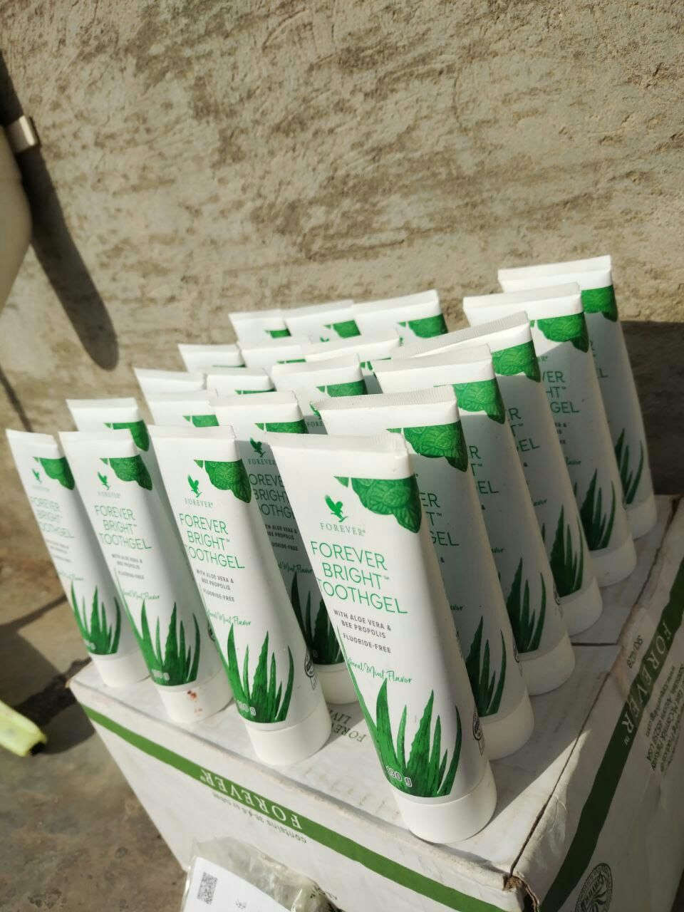 معجون اسنان برايت من فوريفر💚
بخلاصة هلام الصبار والعكبر 🌵🌵🍯
☀️مصنع من مواد طبيعية 
☀️خالي من المبيضات الصناعية والفلورايد
☀️يقضي على رائحة الفم الكريهة 
☀️يقضي على البكتريا
☀️يعالج مشاكل اللثة والنزف
☀️ممتاز للقضاء على اثار التدخين واثار القهوة والشاي
☀️مناسب لاطفال عند البلع لايضر

#معجون_أسنان_تبييض #معجون_مخصوص #للثة_والأسنان #رائحه_جميله


**إذا كنت صاحب هذا الإعلان وتريد حذفه لأي سبب، رجاءا أرسل رسالة إلى الدعم الفني**