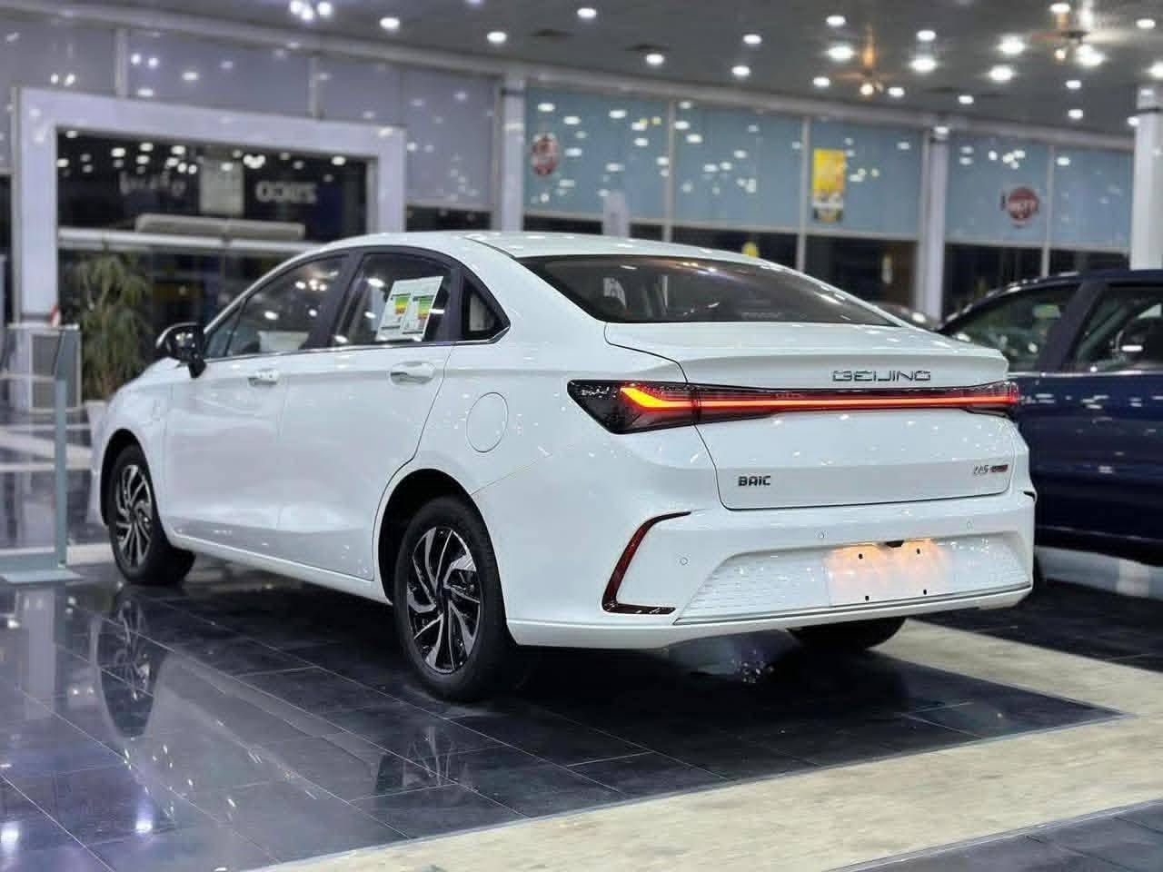 السلام عليكم سيارة بايك u5 صيني لون ابيض زيرمامشيه موديل 2026 سياره حره تتحول باسمك  السعر 150 وبيه مجال لان من الشركة نقد 165 ورقة رقم موبايل ***********
