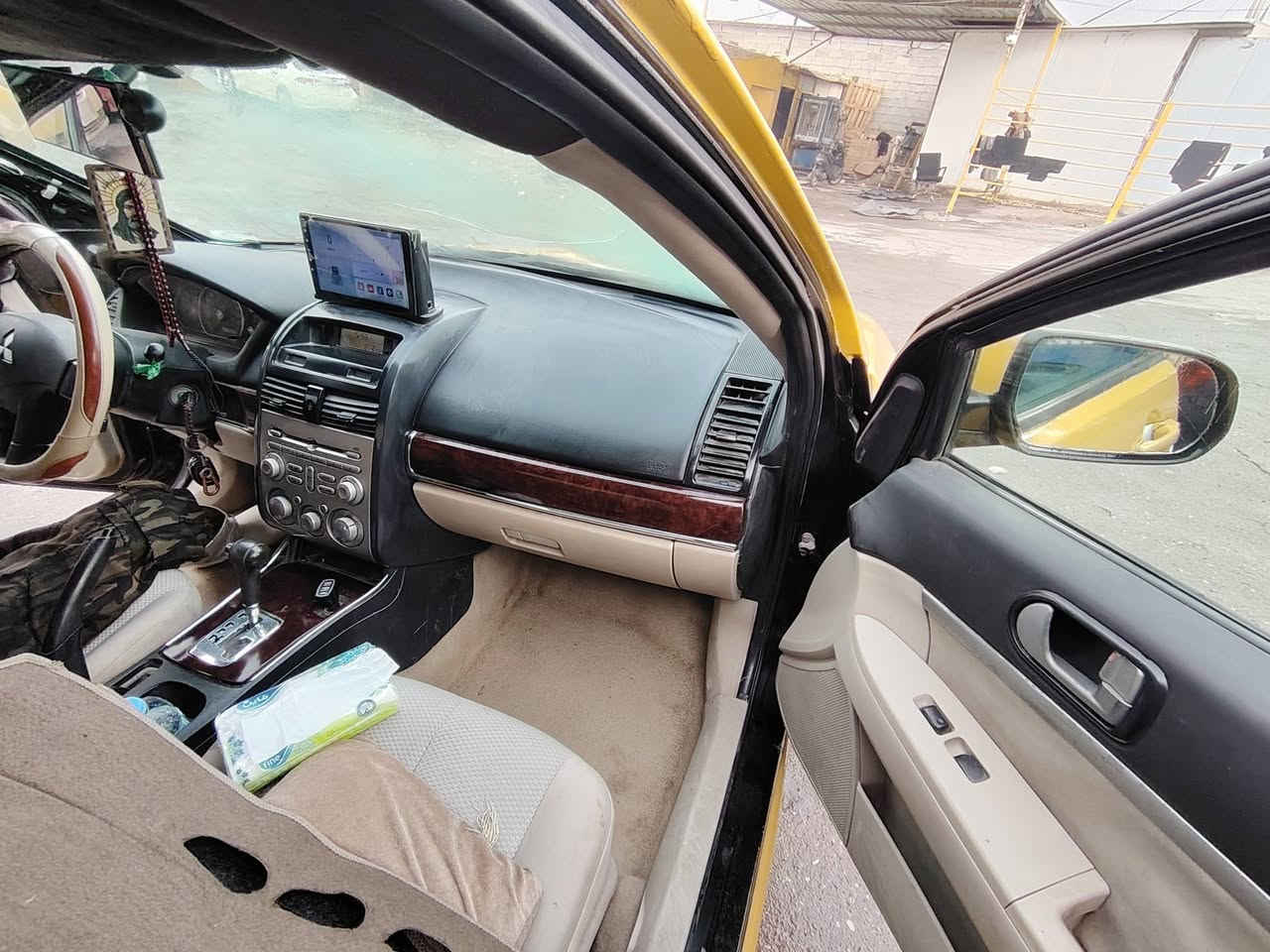 السلام عليكم ورحمة الله وبركاته كالنت للبيع 2009 محرك 2400 بسمي صفره رقم كركوك انكليزي مصفره من كلشي سياره بسمي تتحول ثاني يوم بكان سياره بغداد جسر ديالئ القديم الاستفسار *********** السعر 65 وبيه مجال
