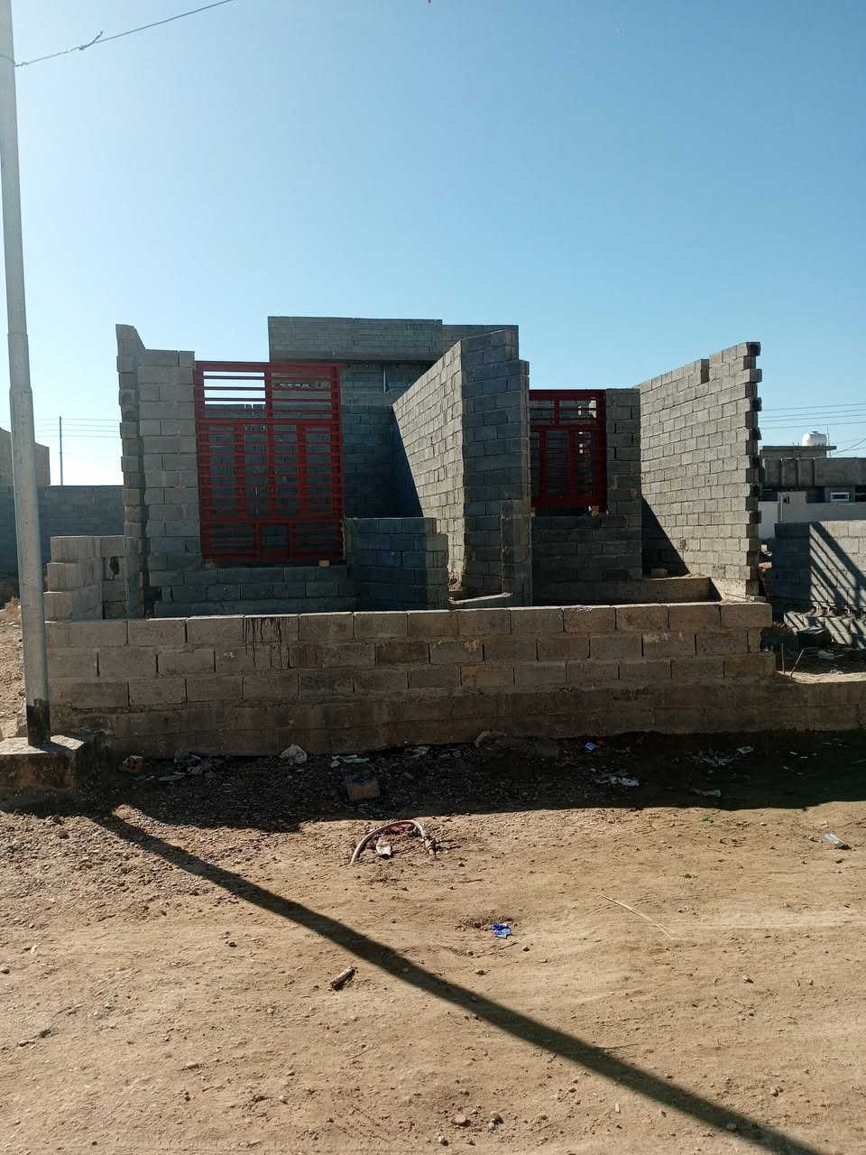 السلام عليكم ورحمه الله وبركاته
عندي بيت هيكل للبيع مساحه الارض 200 متر 
واجهه 9نزال 22 طابو زراعي سند 25 سعره 30مليون مكان البيت وره الجامع العابدي 
***********
هذا متواجد عل رقم  واتساب
