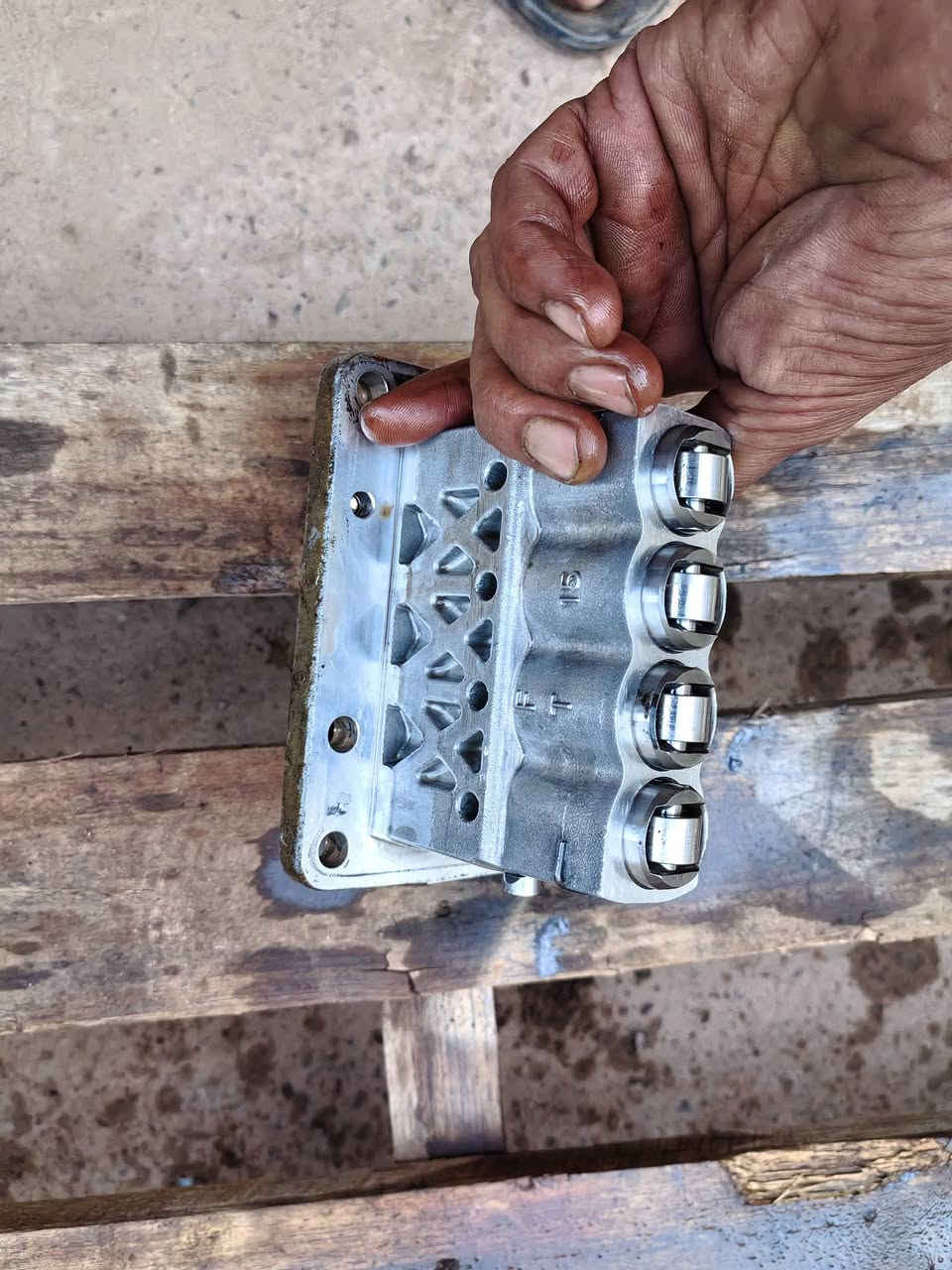 السلام عليكم للبيع بم محرك بيركنز ٤سلندربرغي ١٣ نضيف ***********
