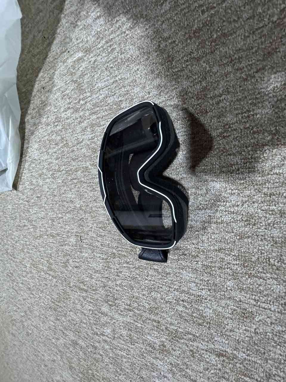 سلام عليكم يمكن هاي كفر يدات دراجه سعر 8لايتً 5 نظاره 3 ستاند موبايل3 ***********
