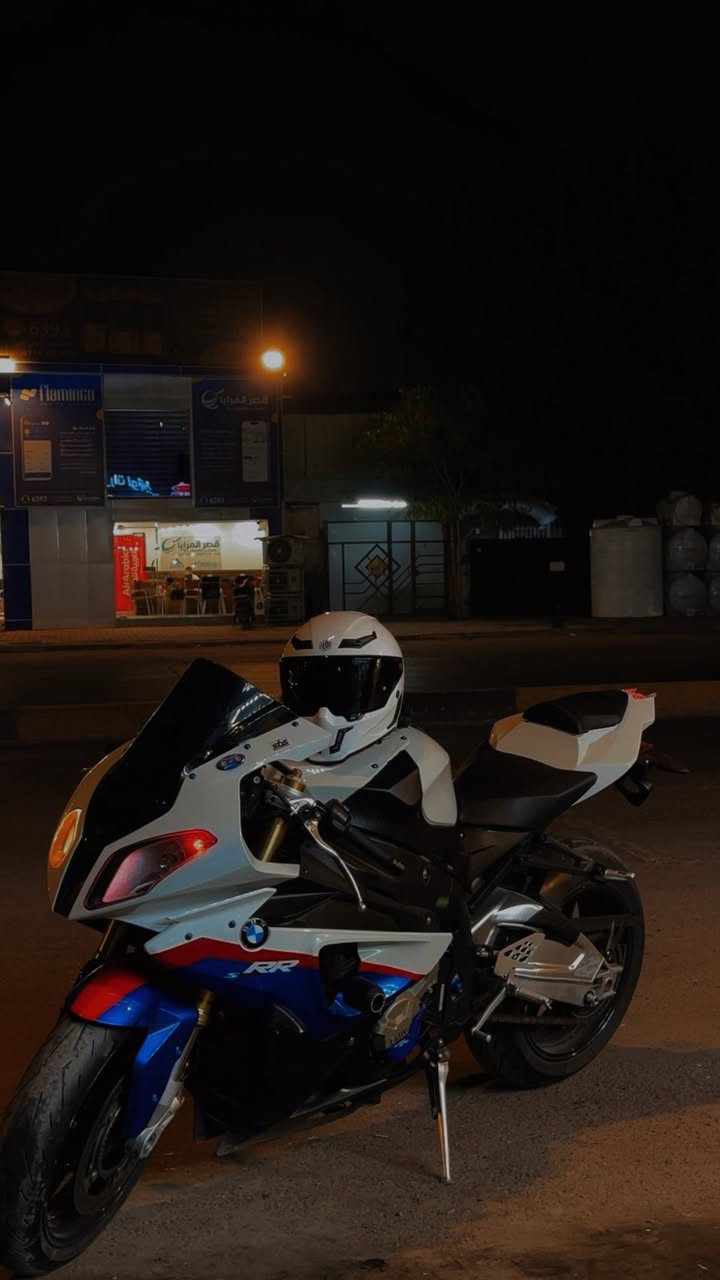 السلام عليكم    
Bmw S1000RR 
موديل 2012 
دخول جديد ماشية 50,000KM 
النظافة شوفة عينك 100% الدراجة مناقصها شي خير من الله 
بدون رقم 
كفالة كير مكينة
 
السعر  8,800$ يعني 88 ورقة
 
*********** 

عل فيس قليل متواجد 
شراي بيك خير وتدلل

