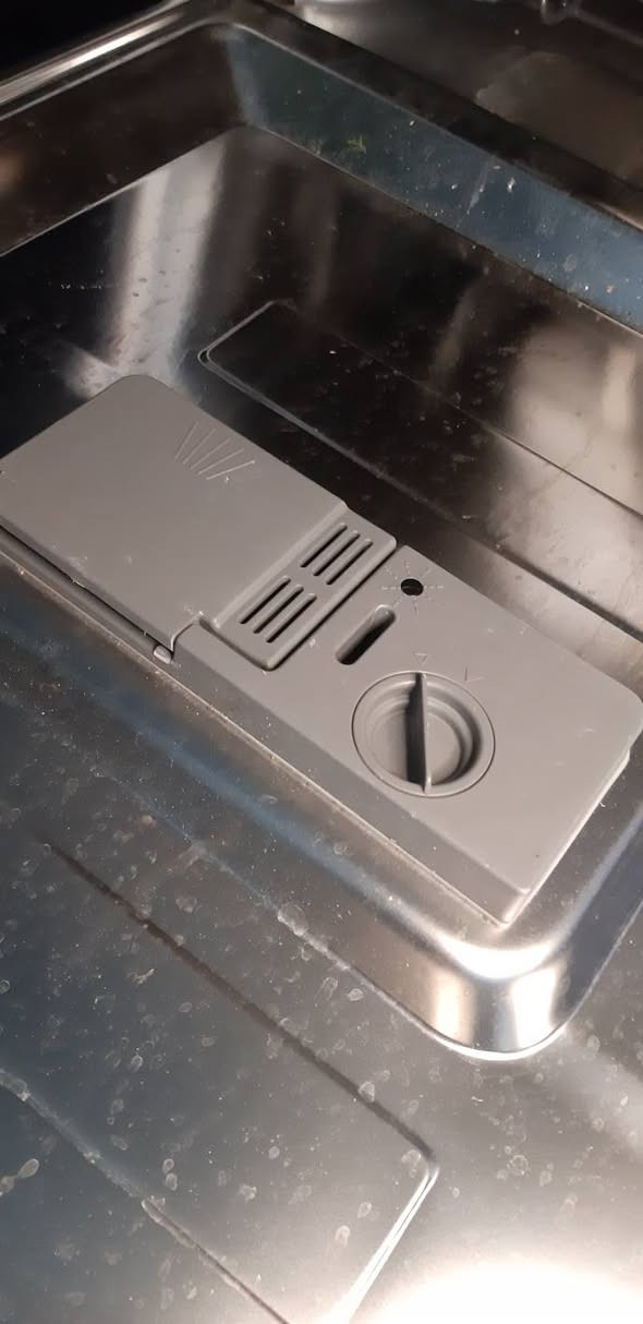 السلام عليكم
متوفر غسالة صحون 
نوعية:Haier 
نضافه متوسط 
ينطي ايعاز E60 يشتغل بس مايغسل 
سعر:١٢٥الف
استخدام منزلي
عنوان أربيل


**إذا كنت صاحب هذا الإعلان وتريد حذفه لأي سبب، رجاءا أرسل رسالة إلى الدعم الفني**