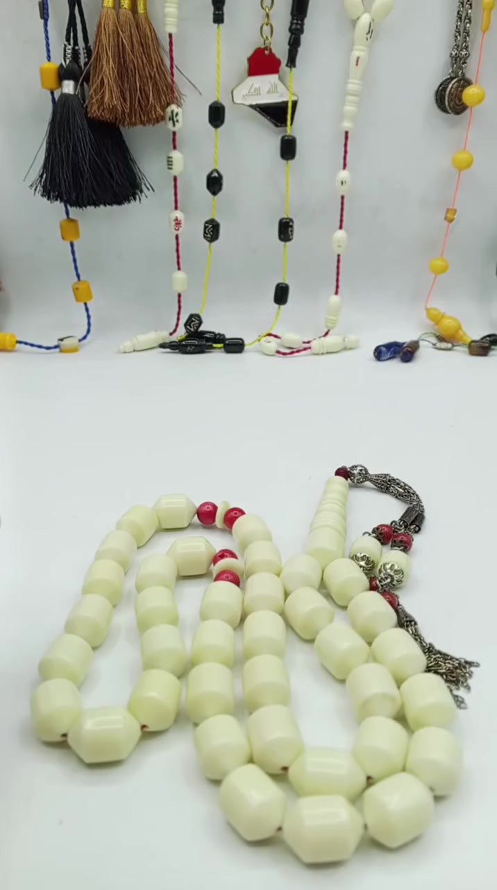 ..قطعة مميزة من السندلوس أصل طوبات بليارد .

..قطعة مميزة جداً كصة كويتي  جراخة يدوية بالكامل.

..37..خرزة  مطعمة بدبل فواصل مرجان .

..كروكشة فضة ومرجان  وخرز بالكركوش 

..وزن القطعة..111..غرام قياس الخرزه..16.. ونص ب 12.

..المهتم يتفضل خاص ويدلل..


**إذا كنت صاحب هذا الإعلان وتريد حذفه لأي سبب، رجاءا أرسل رسالة إلى الدعم الفني**