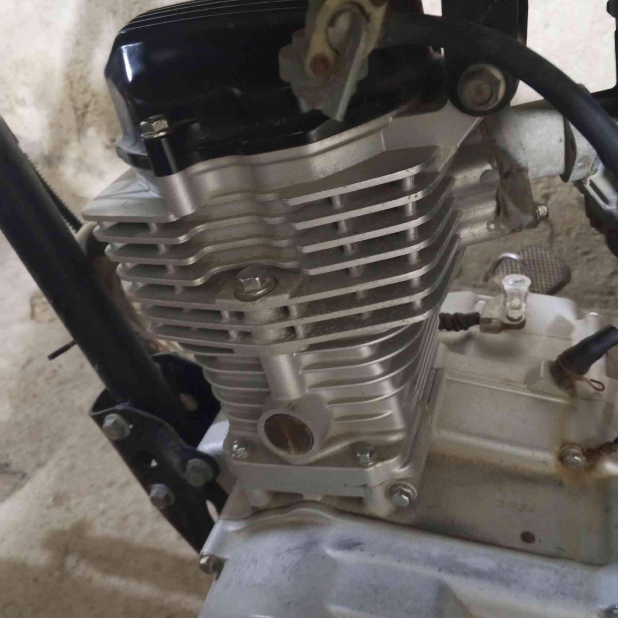 دراجه نامه برو جديده لدراجه يرادله شويه ترتيبات مديل 23 محرك ما مفتوح بس مفيلس سعر 300 مكاني بغداد ***********
