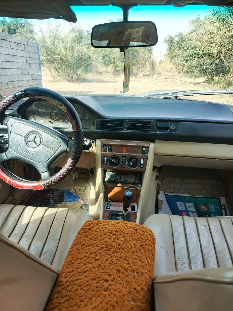 السلام عليكم مارسدس دب 300 سياره جاهزه حداديه تخم تاير كير مكينه شرط مكفوله من الضربه موديل 89 سنويه نافذه 2023 ثاني يوم تحويل مكاني ناصريه الغراف 
السعر 25 
***********
