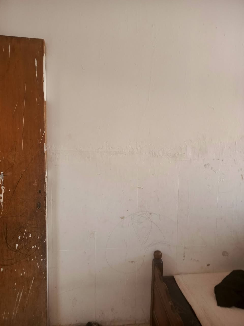 مشتمل للبيع مساحته 75م طابق واحد بداية شارع ابو سمير منطقة كاملة الخدمات السعر 53 وبي مجال قليل الاتصال على الرقم ***********
