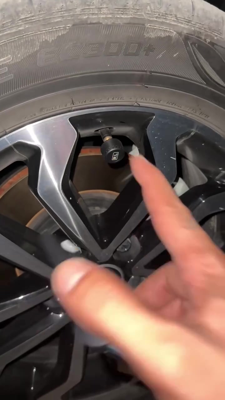 السلام عليكم
🚗 جهاز مراقبه ضغط وحراره الإطارات  الذكي

 جهاز TPMS الذكي يراقب ضغط وحرارة الإطارات لحظة بلحظة، وينبهك فورًا عند أي خلل.

☀️ يعمل بالطاقة الشمسية | 🔧 تركيب سهل | 🚨 حماية وأمان في كل مشوار.

#بسعر 21الف 

#توصيل لكافة محافظات العراق


**إذا كنت صاحب هذا الإعلان وتريد حذفه لأي سبب، رجاءا أرسل رسالة إلى الدعم الفني**