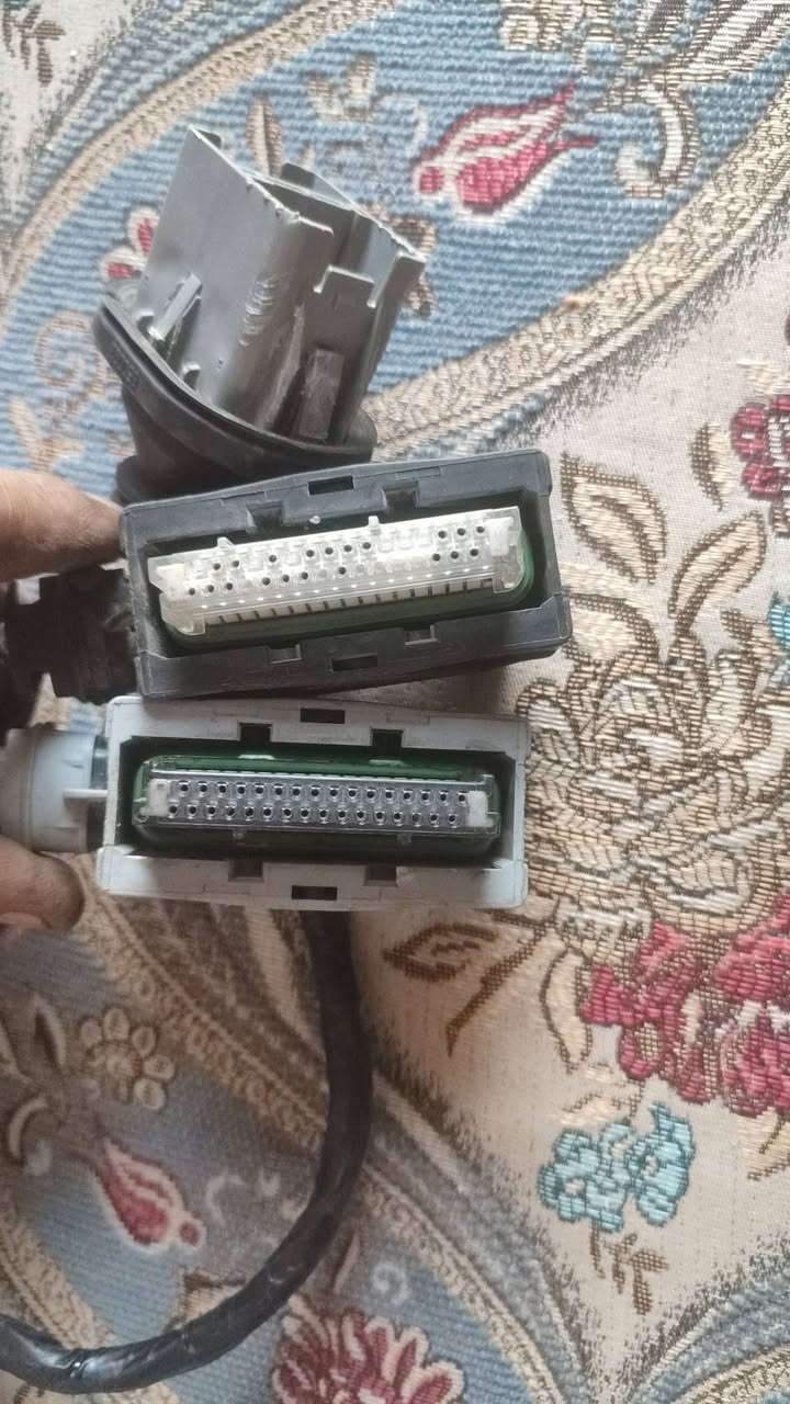 السلام عليكم 
المكان الناصريه 
للبيع 
ظفيرة افيو مفتوح تفصيخ كوري اصلي الله شاهد شرط النظافه جبتها لسيارتي وما رهمت اختلاف بينها وبين الظفيره القديمه مكفوله من كل النواحي الي يريدها يراسلني واتساب او يتصل***********
