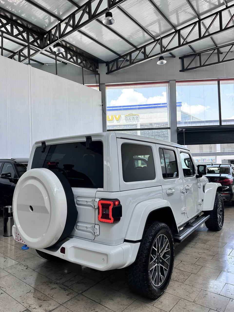jeep Wrangler haig altitude
رقم السيارة : بدون رقم يترقم محافظات اقليم 

موقع السيارة : دهوك 

نوع السيارة : جيب رانكلر 

موديل السيارة : 2024 

المسافة المقطوعة: 21.000 ميل 

حجم محرك 4 سلندر هايبرد 4XE

مواصفات:  high altitude  فول 1/1 

بصمة تشغيل 

بصمة ابواب 

كراسي تدفئة وجلد كامل 

ستيرن تدفئة 

تشغيل عن بعد 

سقف بانورامي 

تبريد مركزي قطعتين 

دفع رباعي 4*4 

تحكمات تحديد سرعة اوامر صوتية فول 

شاشة كبيرة 

كاميرات عدد 2 امامي وخلفي 

انظمة قيادة hybrid.electric.saev 

تراكشن مانع انزلاق 

نظام اوتو ستوب 

لايت زينون LED

بك لايت LED

حساس خلفي 

رادار مانع تصادم امامي 

رادار نقطة عمياء 

ملاحظات:  بدون صبغ مكفولة كفالة عامة سيارة جديدة 

للأستفسار : 

السعر 38.500$ 

***********

***********
