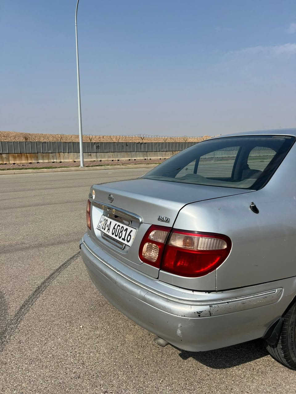 السلام عليكم 
سيارة نيسان سني موديل 2000 محور 
مصبوغة عام بسبب الجراد 
كفالة من الضربة
كير ومكينة نظيفات
الكهربائيات جاهزة 
رقمهه نجف
شرط التحويل
رقم انكليزي
مكان السيارة واسط الكوت 
55 ورقة بيهه مجال
***********

