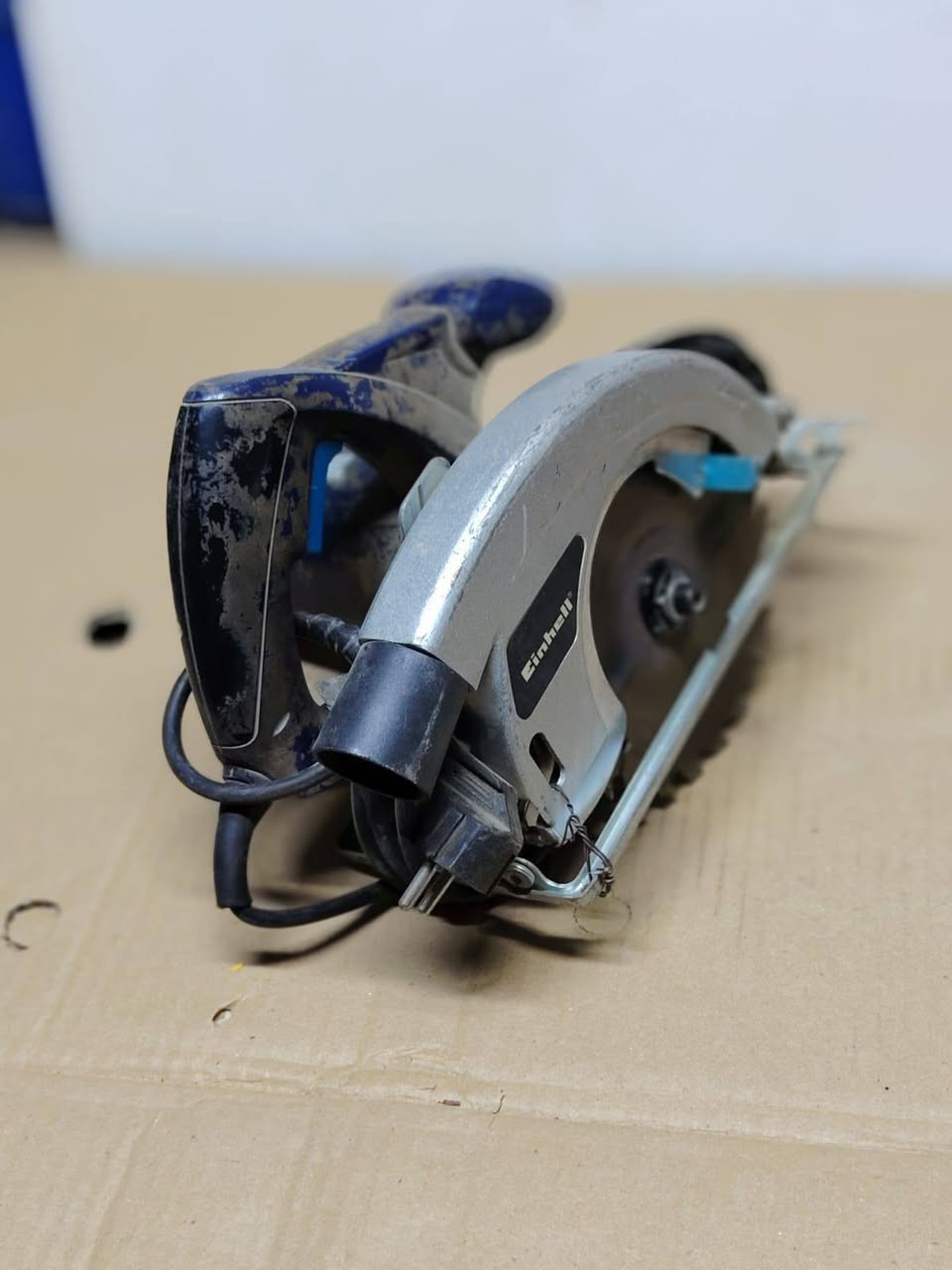 للبيع مكانهن ديوانيه مركز اي استفسار خاص او الانتصال ***********
