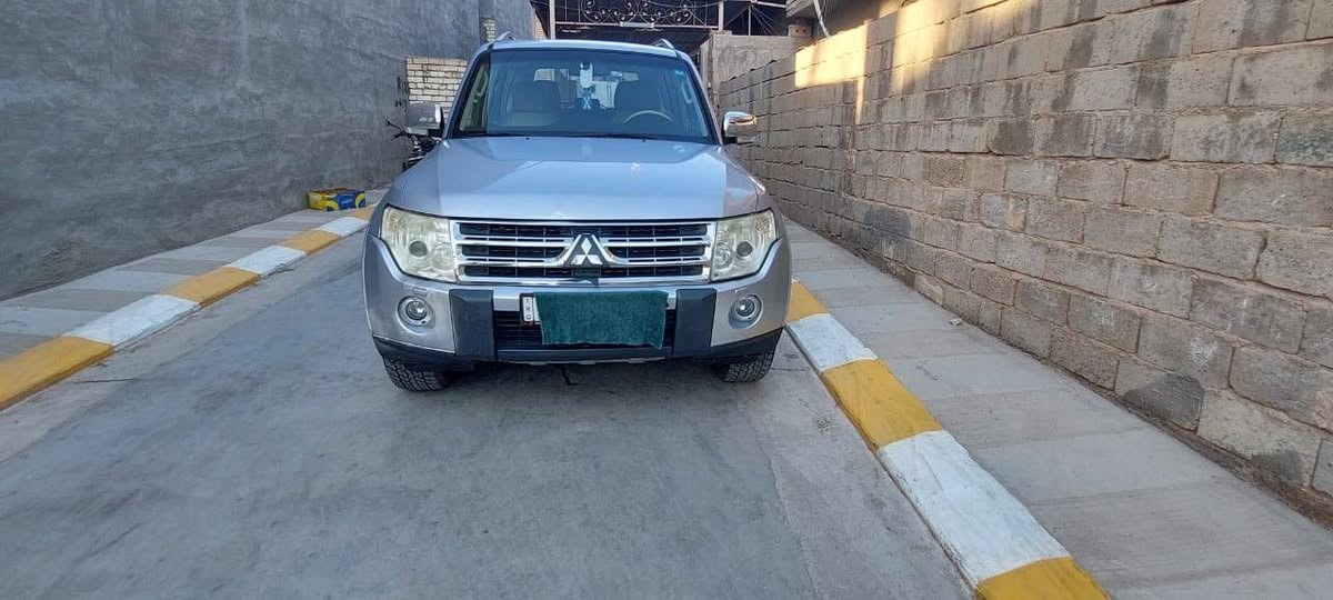 السلام عليكم سيارة باجيرو للبيع موديل 2009 بدون صبغ ولا تبديل ولا ضربة فول مواصفات كشنات كهرباء فتحة مري شفط دمام  السعر 135 للتواصل واتساب او اتصال *********** مكانهة الانبار الفلوجه
