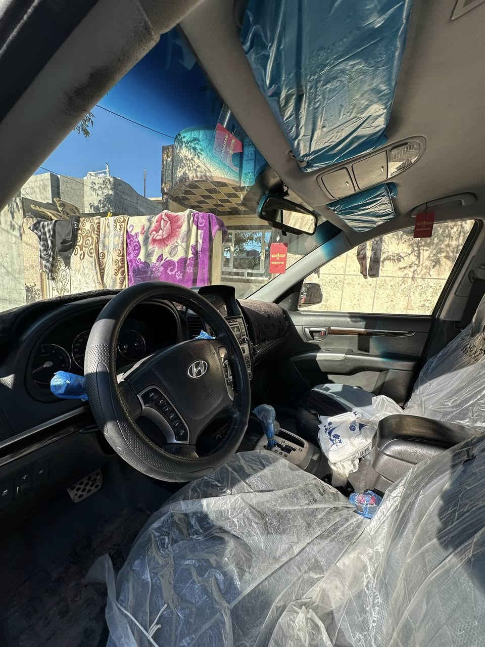 بة ناوي خوا
سةنتافي مؤديل 2009

كوشن جلدو هيتةر ساردو گةرم 

جام كارابا سوچ كؤنترؤل 

سوكان فوليوم تةبريد ساردو گةرم هةر هةمو گياني ايش اكات 

چوار تايةي لؤكي لة ژيرة 

پاتري تازة بؤ گؤراوة رؤني تازة بؤ گؤرردراوة 

سةيارةكة بي مةسروفة تير مةسرف كراوة 

دةبل و ويلو بةردي سالنسا تةقةو ررةقة بة شةرت 

مةكةينةو گيرري بة شةرت ١٠٠ فيتةر نة بوخار نة دوكةل هيچي نية بة شةرت 

***********
