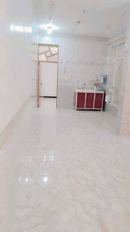 مشتمل للبيع مساحه ١٠٠ م شارع رئيسي مو فرع خدمات كامله بناء حديث سنه ٢٠٢٣ العنوان بزين القوس خلف مجمع الشهيده اسراء لا محجوز ولا مرهون الشراي يتصل ***********
