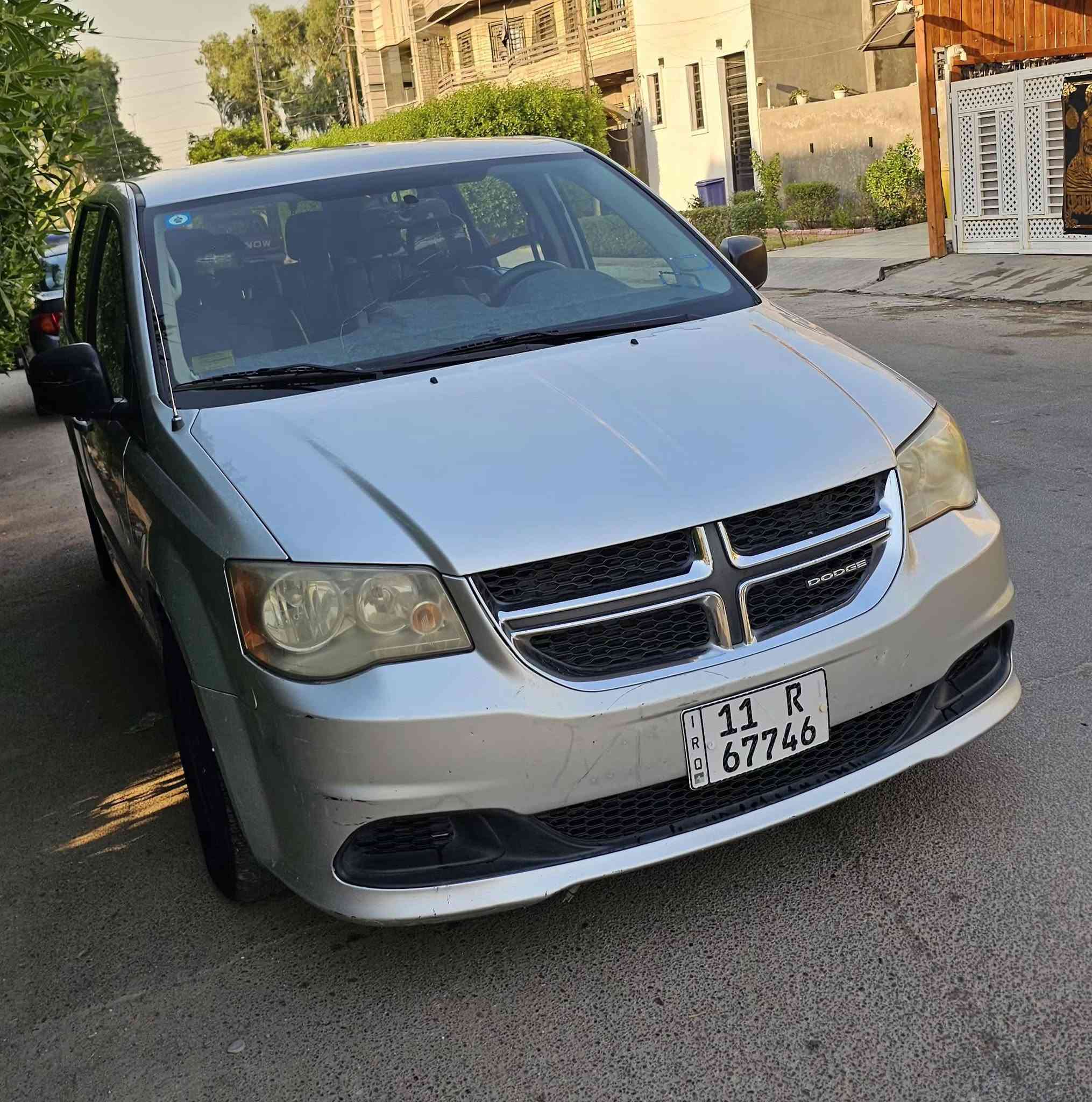 دوج كرفان 2012  بيه جاملغ مبدل ومصبوغ وباب بدون دواخل  ابد يعني قطعتين سعر 116 بيه مجال بسيط 

 سياره على وضعهه كير ومحرك مكفول وتبريد ثلج ٣ قطع مواصفات عاديه جلد داخل ماشيه ميه وشويه 
سنويه جديده  لل 2029 ولوحات جديده

العنوان بغداد البياع 
***********
