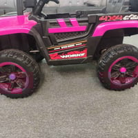 سيارة أطفال • تحتاج بطاريات • ما بيها شي