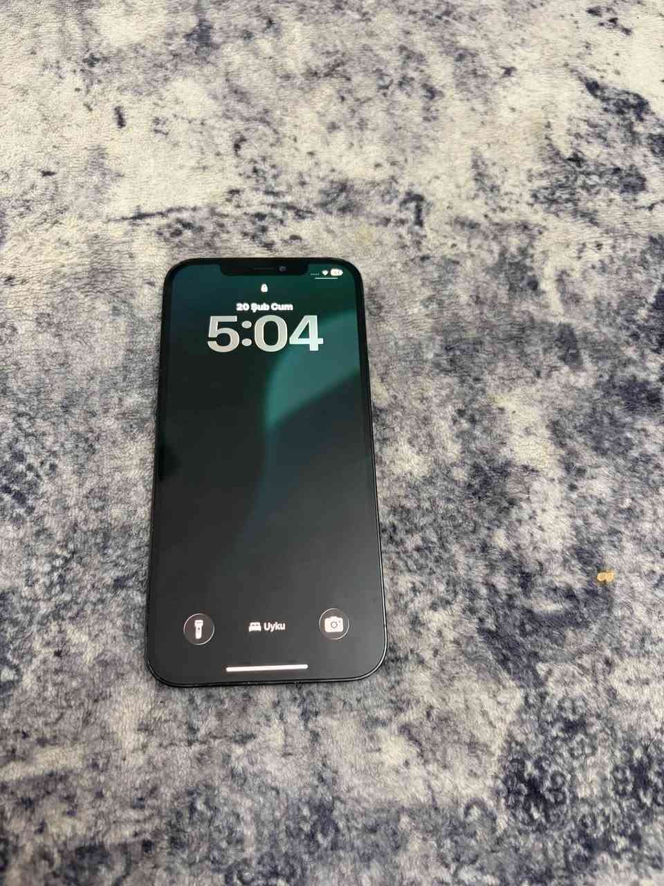 للبيع ايفون 12 برو ماكس 
256Gb 
بطاريه 80 % 
شاشه مبدل بلادي فيس ايدي متوقف 
للستفسار اكثر خاص او اتصال *********** كركوك, العراق
