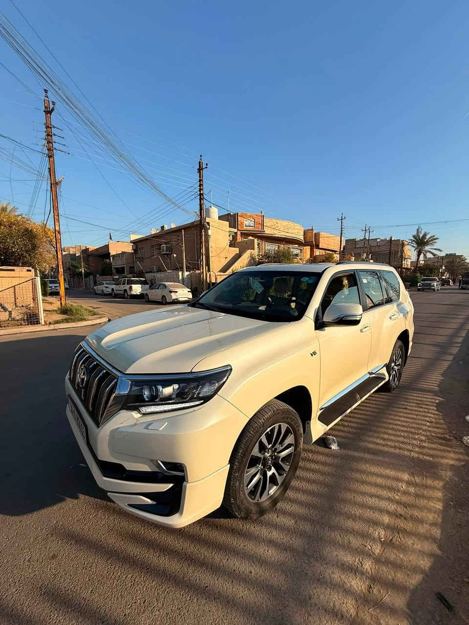 سلام عليكم للبيع برادو 2023 vx 
٧ مقاعد
كراسي جلد كهرباء 
سلايد
تبريد المقاعد
تشغيل عن بعد
مري كهرباء
ثلاجة
لايتات زنون
اشارة ترحيب بالدواسات
كاميرا خلفية
حساسات خلفيه 
Apple car play
بصمة
محرك 4000 v6 
وبقية مواصفات ال vx معروفة السيارة مغلفة ppf  ورقمها اربيل ب اسمي
ماشية 87 الف
للاستفسار ***********
