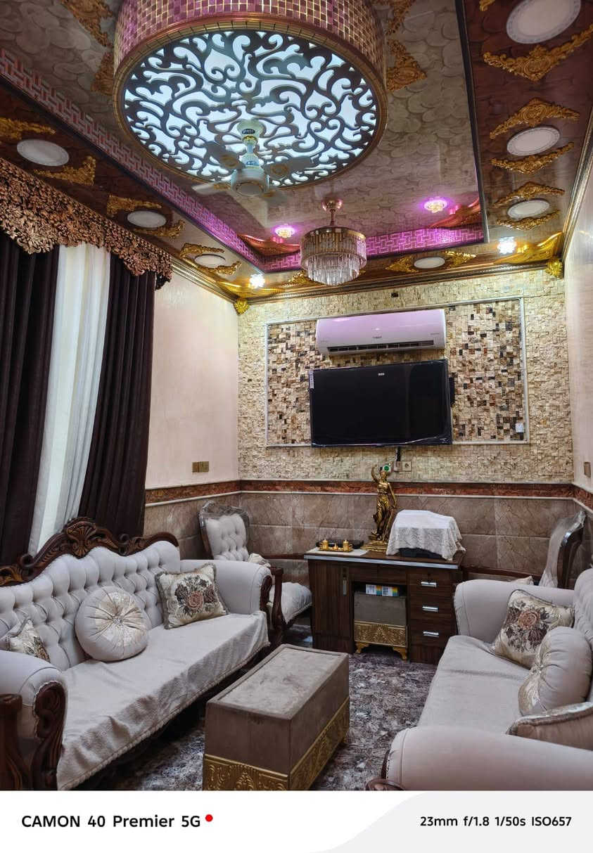 دار للبيع مساحة 100 م مربع ركن قاطين بناء حديث ويحتوي على غرف 3 و غرفة مخزن وصالة ومطبخ  واستقبال وحمامات 2 غير مطلوب للدولة حي النهاوند خلف البطاقة الوطنية ***********
