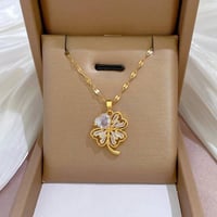 قلادة نسائية • ذهب برازيلي • مرصعة زيركون