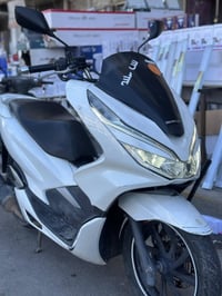 جيل ثالث للبيع نضيفة  العنوان المنصور السعر 15$ورقة 07724273702