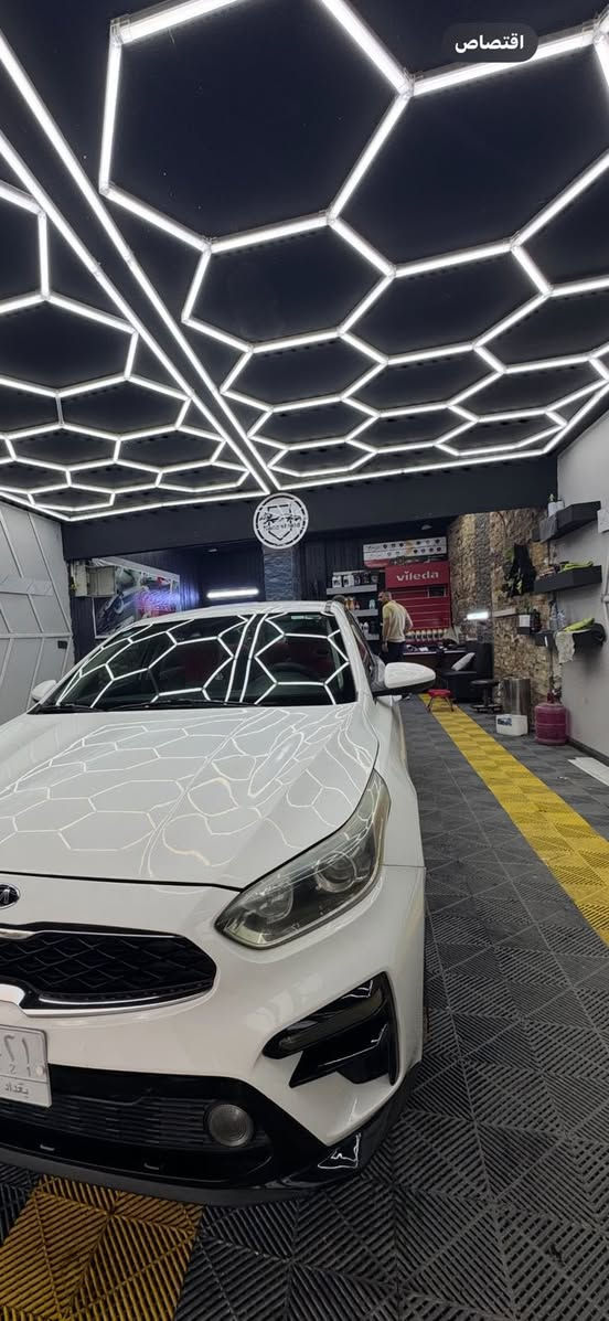 السلام عليكم فورتي موديل ٢٠٢١امريكيه حادثه جاملغ وبنيد بدون دواخل مواصفات نص فول مكينه ٢٠٠٠ شاشه جبيره سياره جاهزه  مكان شارع فلسطين   مجال قليل لاستفسار  .***********//***********
