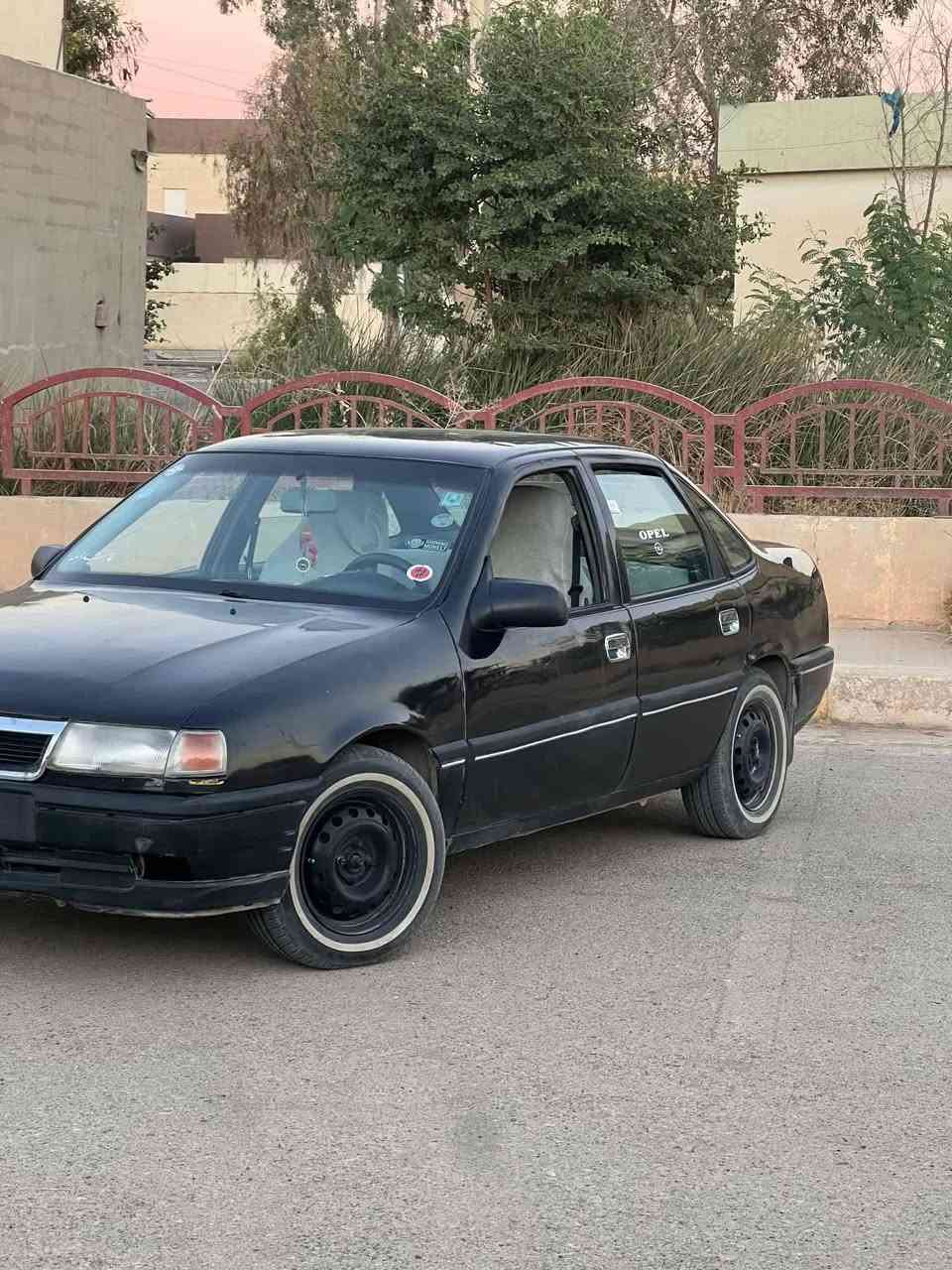 اوبل فكترا
حلال نضيف، تفاصيل⬇️
سنويه لسنه 2028 
بطاقة بنزين موجود
خيط صرف بسيط
تخم تاير جديد اصلي
موديل 90      محرك-20
ضربه باب سكن مع ضربه بنيد بارد
رقم كركوك مشروع وطني شرط تحويل
السعر40💲ومعامله
***********
***********
