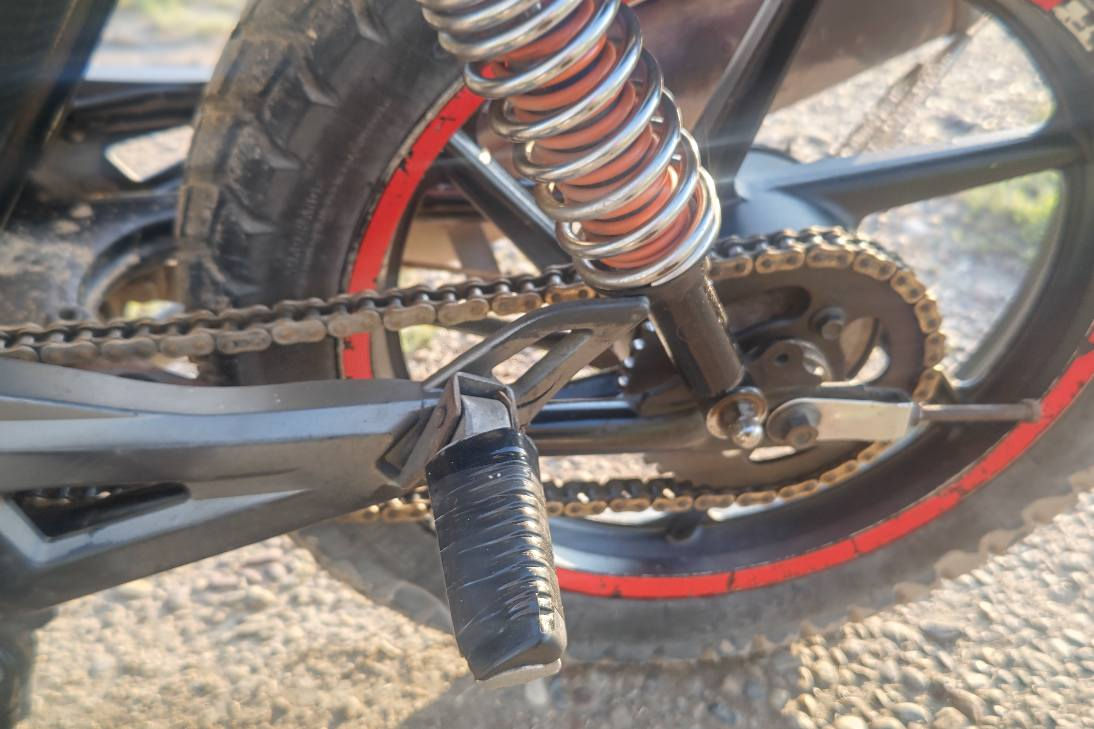 كيواي ار كي 200 سي سي موديل 2022 نضيفة استخدام شخصي سعر 1800 وبيها مجال.. محورة وياله بوكسر امامي وخلفي زنجيل بطح بس التحوير كلف 700 دراجة رزانة وشلعة بيها شاحن لاسلكي 
بيها فقط الدبل طاك الامامي واغراضة موجودة بشركة عجلة الخليج بس ماعندي مجال اسويها دراجة متوكفك بشارع  تشغيل بصمة وسويج رقم انكليزي بغداد بسمي مداور ثاني يوم تجي تكلب وتشوف عجبتك تاخذها وتروح ما عجبتك اضيفك وتروح دراجة مرتبها ع ايدي الله شاهد بغداد, العراق


**إذا كنت صاحب هذا الإعلان وتريد حذفه لأي سبب، رجاءا أرسل رسالة إلى الدعم الفني**