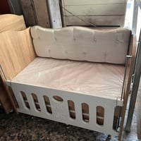 سرير طفل • مع دوشك • يفتح جانبي