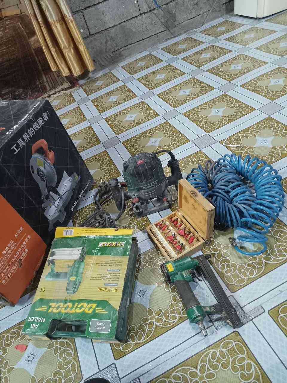 غراض نجاره للبيع 
مستخدم شي قليل شهر اكثر اقل ما اعرف كملت شغلي بيهن وهسه ما احتاجهن اريد ابيعهن كلهن جدد  ليريدهن يخابرني ما متواجد عل فيس ***********
