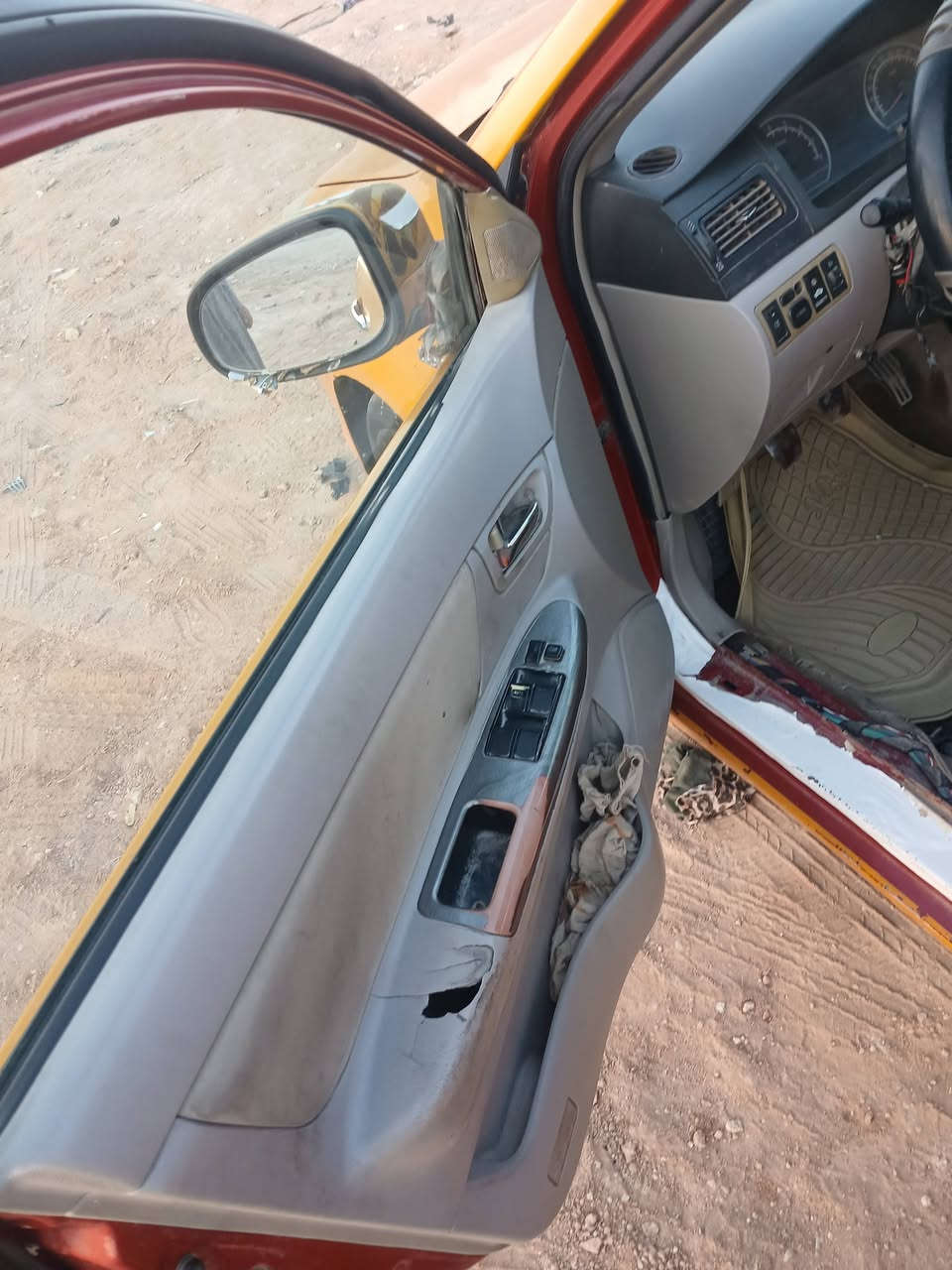 سلام عليكم للبيع جيلي موبل ٢٠١٣ سياره جاهزه تبريد ثلج تدفه سعر ٣٥ وبيها مجال مكان سياره ديوانيه عفك سياره بسمي مصفره هيىه وغرامات  مامتواجد علفيس مكلف بنشر رغم صاحب سياره ***********
