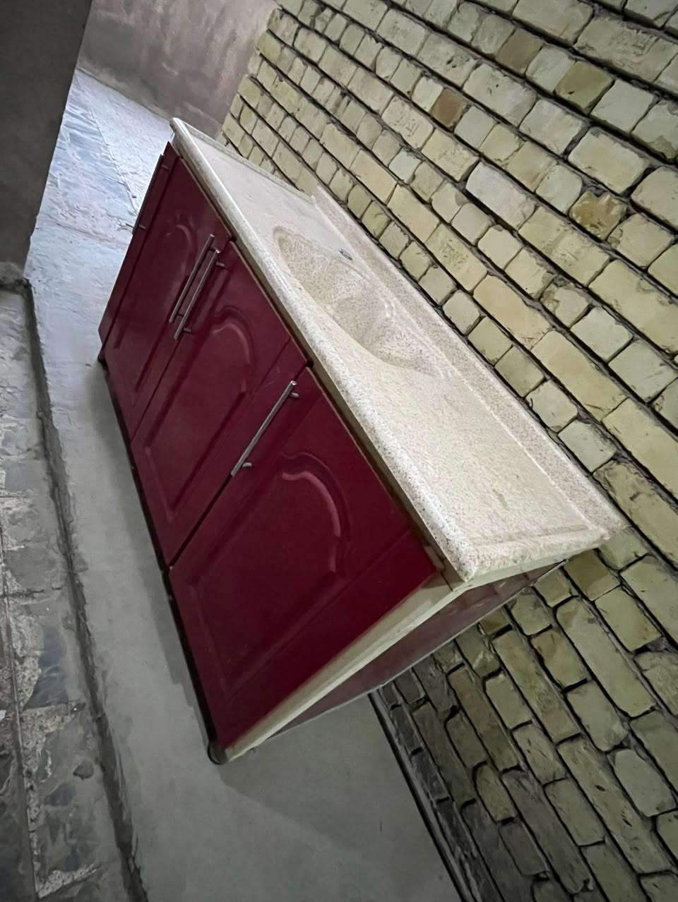 كاونتر⬇️⬇️⬇️
نظافة ‎%‎100
يتكون من :
سنك مرمر + 3 بيبان + باب صغيره لل صواني 
السعر 170 و بي مجال 
الهاتف : ***********
العنوان الزعفرانية _ شارع المعهد 
🌹🌹
