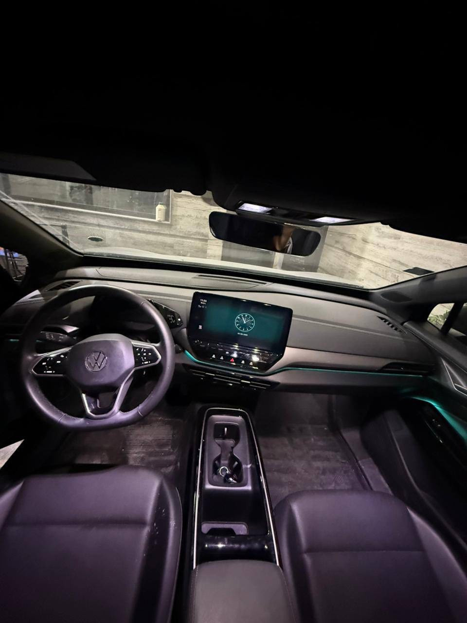 سلام عليكم شباب عندي سياره للبيع او مراوس حسب القناعة السياره كولف اي دي فور شحن بل كامل فول مواصفات تمشيك اذا بيهة ميه تمشيك 400  كيلو حادثهة جاملغ الي بصف السايق وصبغ   باب  بصف السايق الباقي    كفاله مكاني بغداد بلديات السعر 180   الرقم ***********
