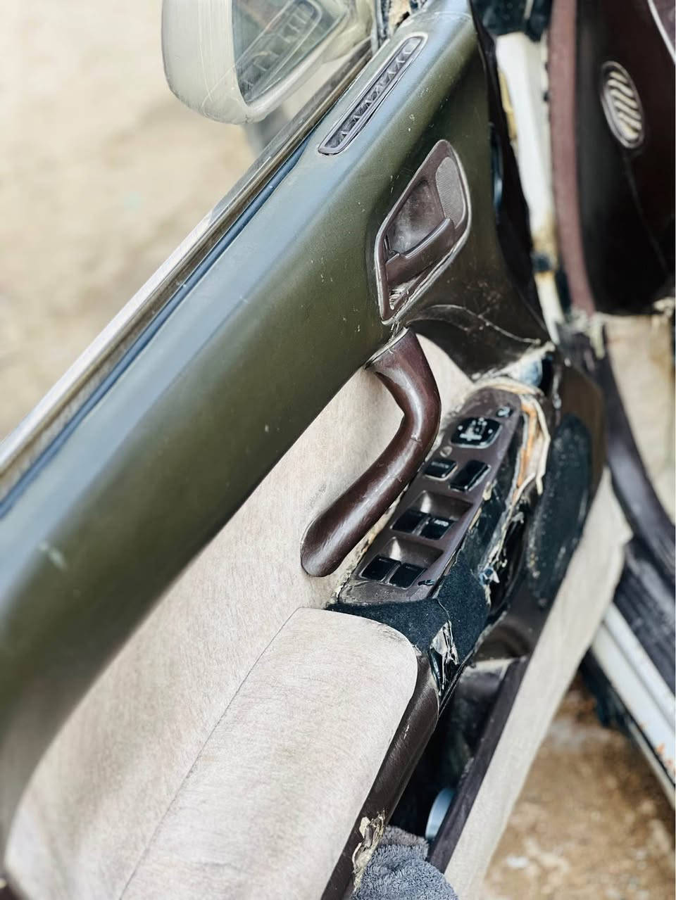 سلام عليكم سياره بطه متصل مديل 92رقم بصره تحويل ثاني يوم رقم دولي سياره مكفوله من النقل ولكصه مكينه كير حداديه تبريد تخم تاير السعر .59 وبيها مجال*********** البصرة, العراق
