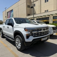 سلفرادو موديل 2023 رقم اريبل باسمي السياره مرفعه 2.5  بيه اسبنسرات اصل...