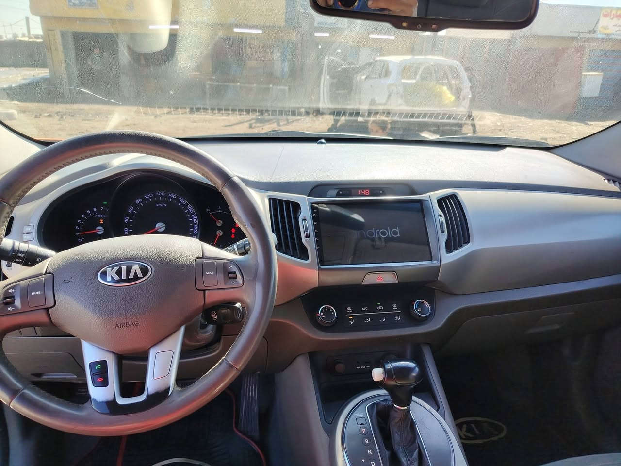 سلام عليكم للجبيع كياء سبورتنج موديل 2013 خليجي    مكفولا ت من صبغ والتبديل والجراد سياره جاهزه صدر أمامي خلفي جديد رقم انكليزي  هزه جديده بسمي مكينه وكير مكفولات السعر ١٤٥
 مامفتوحات فول مواصفات عده البصمه اصل خليجي مو كوريه مكاني بغداد حي البتول ***********
